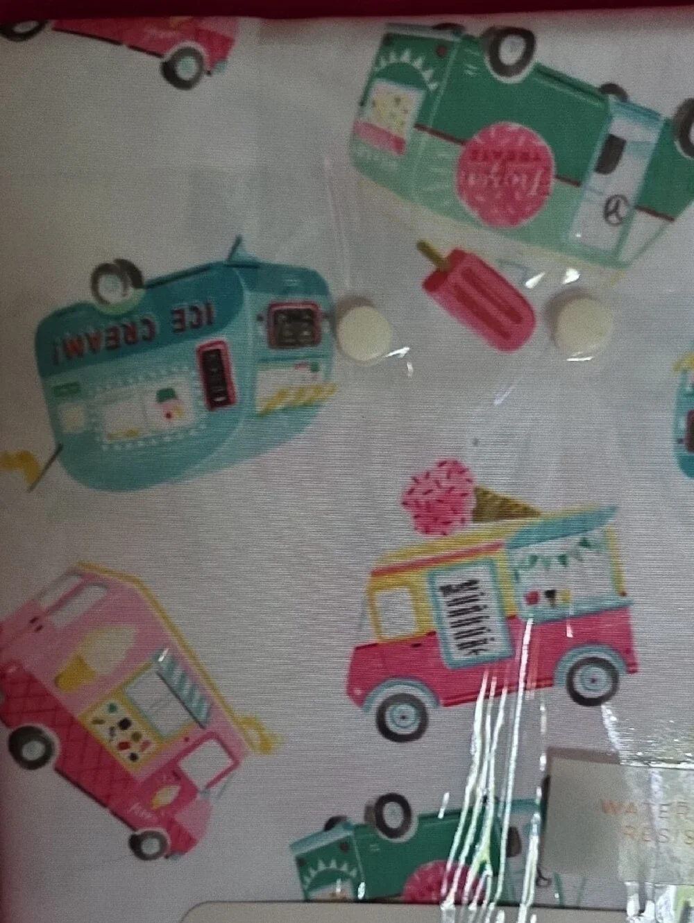 Indoor/Outdoor Tablecloth/4 Placemats with Colorful Ice Cream Truck Print